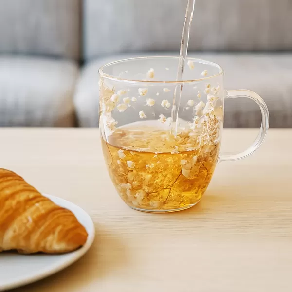 Hrnek dvoustěnné borosil. sklo DOUBLE 0,35 l květy béžový