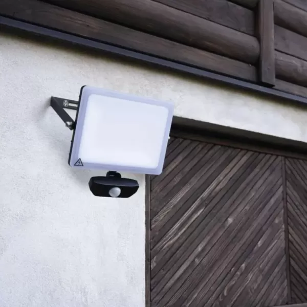 EMOS LED reflektor ILIO s pohybovým čidlem, 51 W, černý, neutrální bílá ZS2940