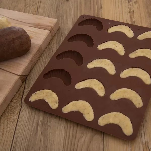 Forma silikon rohlíček 15 hnědá