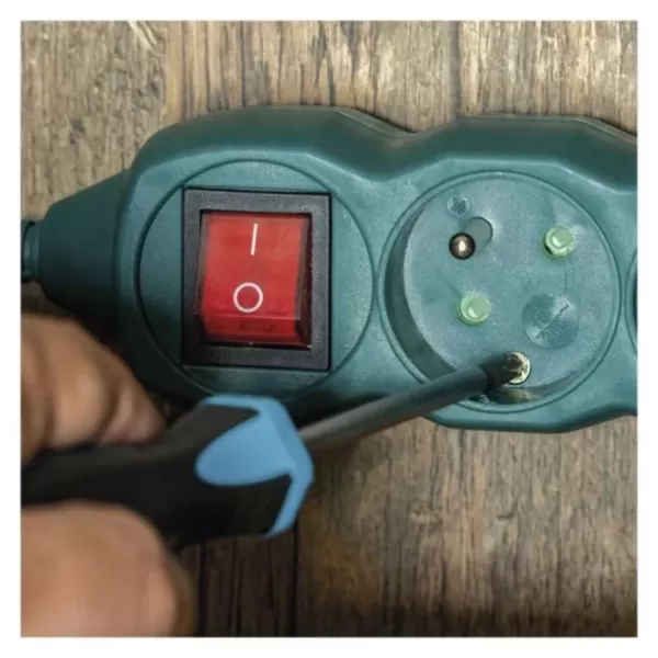 EMOS Prodlužovací kabel 3m/3 zásuvky/s vypínačem/zelený/PVC/1,5mm2