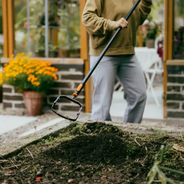 Fiskars Škrabka na plevek 16cm OneClick