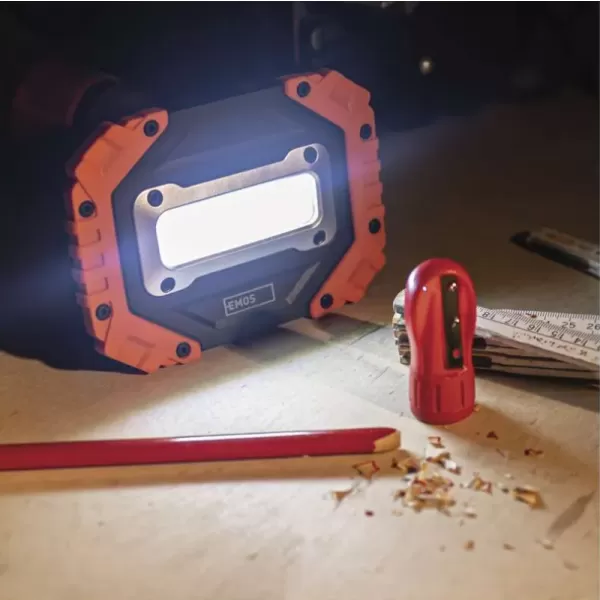 EMOS COB LED pracovní svítilna P4113, 700 lm, 4× AA